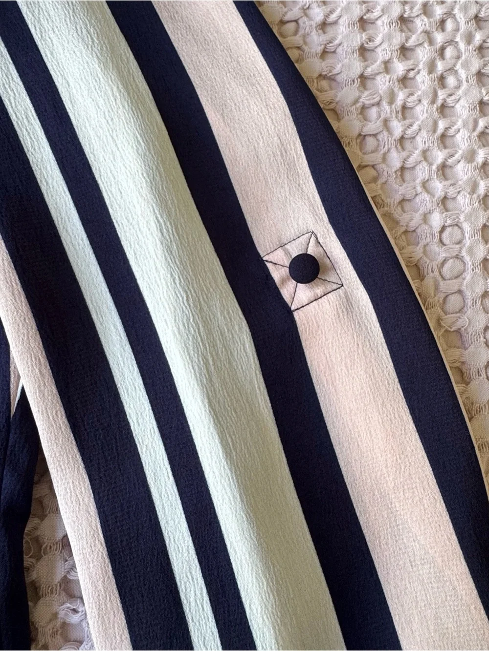 Express Portofino Blouse Striped Ruffle-Trim Button Front S Blush &Navy Preowned